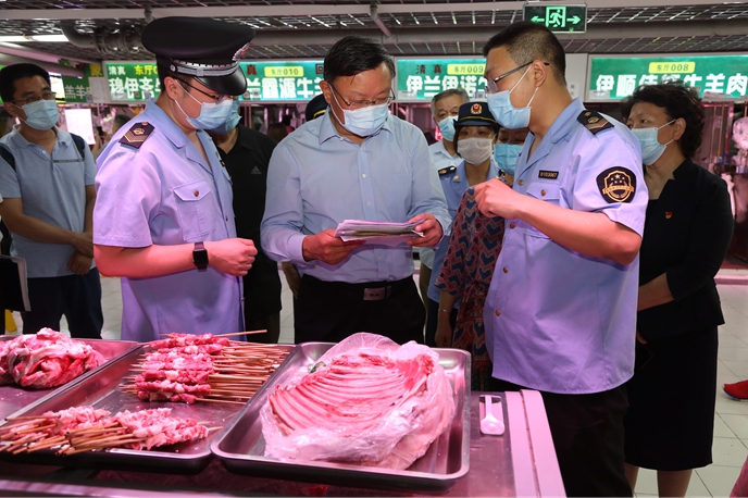 北京市市场监管局党组书记、局长冀岩带队检查市场食品安全